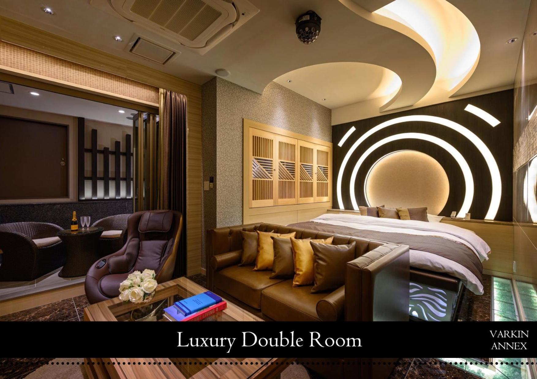 โรงแรม Varkin Annex 3*