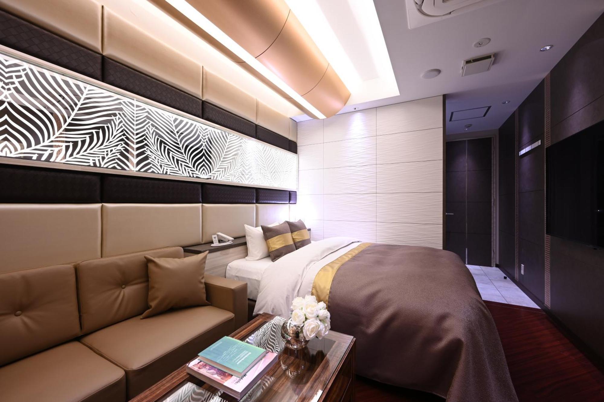 โรงแรม Varkin Annex